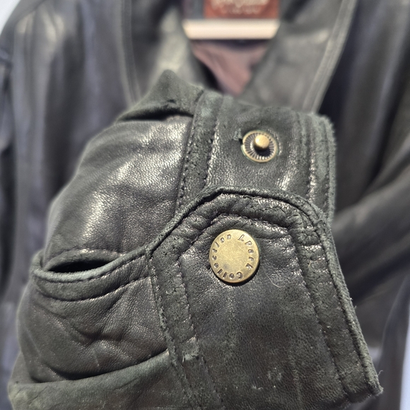 Men's Classic Black Leather Bomber Jacket - Picture 7 of 15